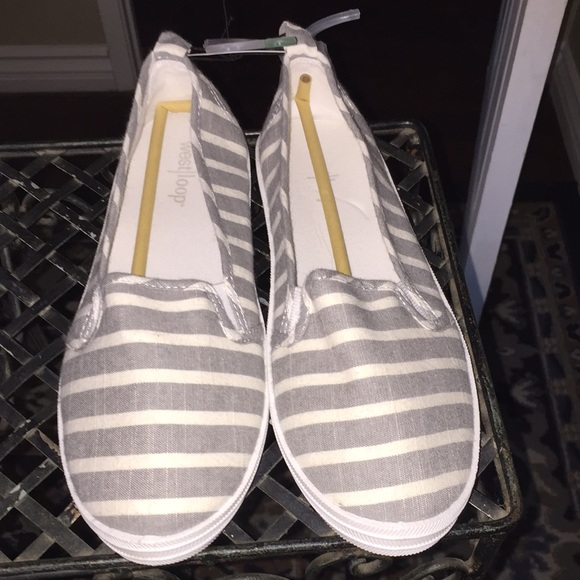 west loop Shoes - West loop women ,s slip on shous size m 7/8 new
